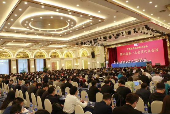 中國演藝設(shè)備技術(shù)協(xié)會(huì)第七屆第一次會(huì)員代表暨第一次理事會(huì)議在廣州成功舉辦。祝賀恩平市海天電子科技有限公司成為中國演藝設(shè)備技術(shù)協(xié)會(huì)第七屆常務(wù)理事單位。